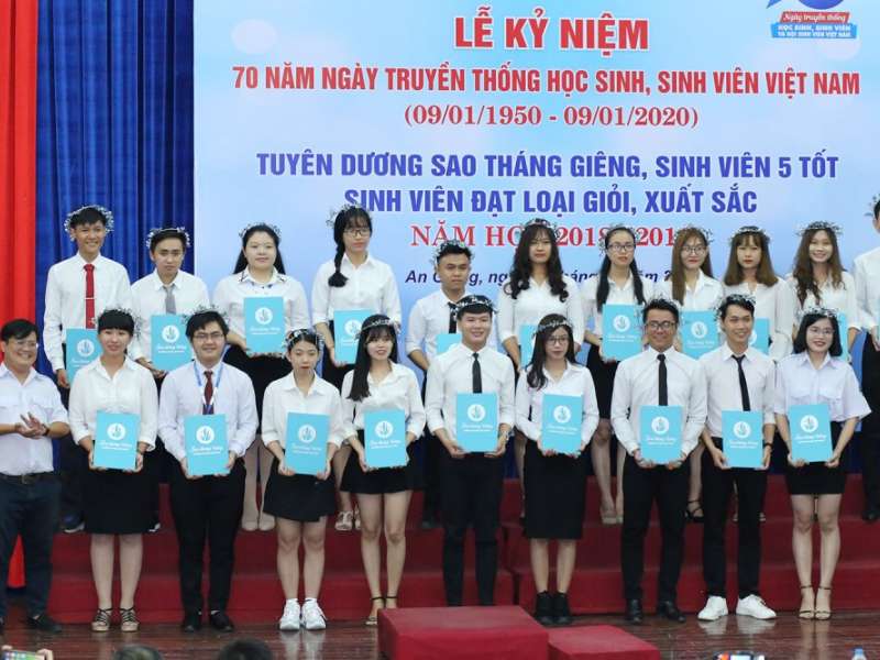 Trường ĐH An Giang tuyên dương 66 sinh viên 5 tốt